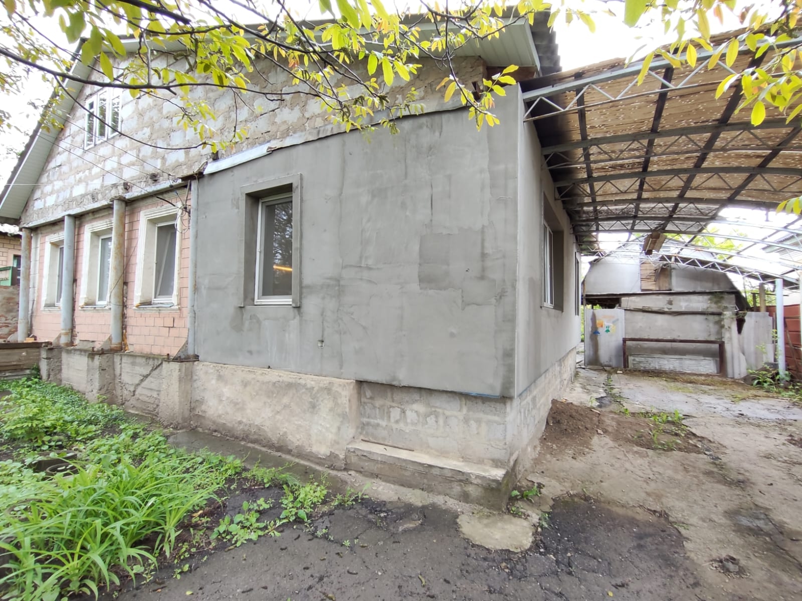 Предлагаем Вашему вниманию дом (с необорудованной мансардой)в районе таксопарка-автовокзала.Прекрасное место и расположение дома ! очень широкая улица ,до торгового центра "Аврора" , пеши идти 7 минут,тут Вам и транспортная развязка ,во все районы города! ,рынки , рядом на кв.Шевченко СШ№38, Детски...