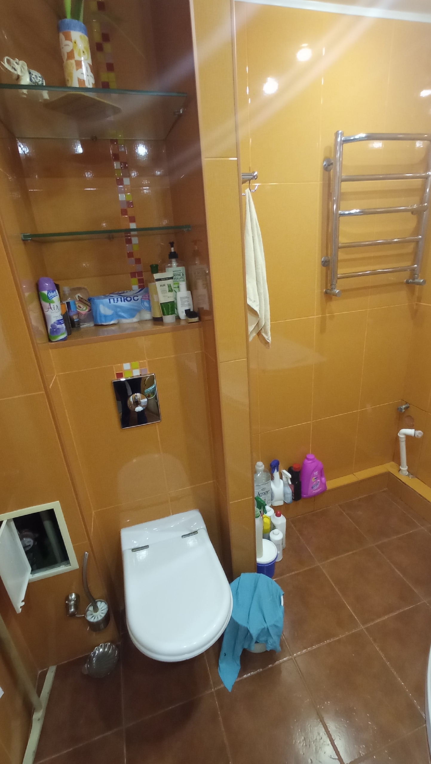 !! Продам 3-х комнатную квартиру с автономным отоплением. г. Луганск,ул.30-лет Победы. 2/5 этажного, 60м² Дом ОСМД. Комнаты изолированные.В квартире выполнен качественный ремонт, менялось всё. Стены полы и потолки ровные,новые коммуникации. Окна металлопластиковые, балкон застеклён и утеплен. На полу ламинат ...