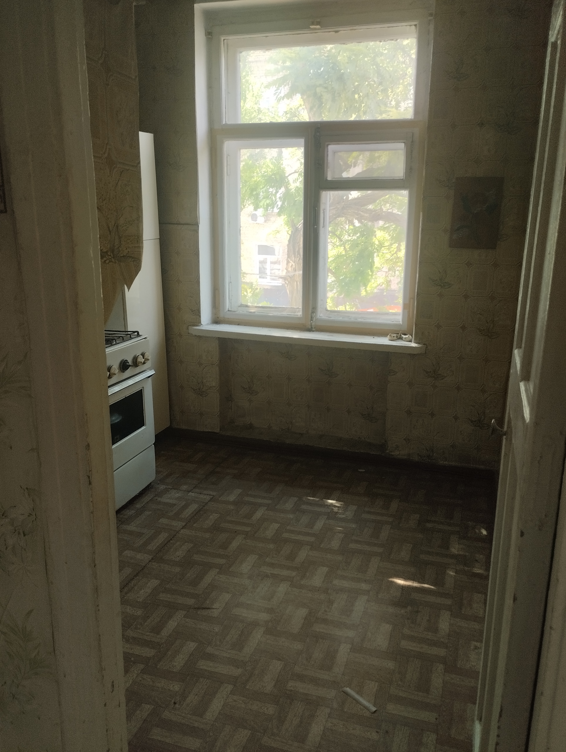 Продам 2 комнатную квартиру! Площадь 48 м2. 3эт./4эт.дома. Квартира в центре Зимогорья. Улица Победы. Квартира под ремонт. Комнаты не проходные, с/у раздельный, кладовка, с квартирой идёт сарай с погребом. . Цена 950 тыс. руб. Торг при просмотре. Все вопросы по телефону: +7959 135 08 93 ...