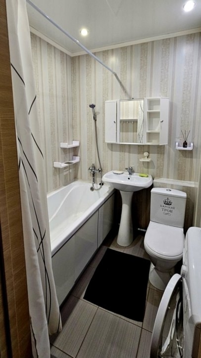 🏚Сдаётся однокомнатная квартира. 📍Территориально: Квартал Ольховский. ❗Первая сдача❗ Квартира после ремонта. Есть всё необходимое для комфортного проживания: новая мебель, кухонный гарнитур, телевизор, большой шкаф, новая сантехника. 🚶♂️В шаговой доступности магазины, школы, детский сад, аптеки, детская боль...