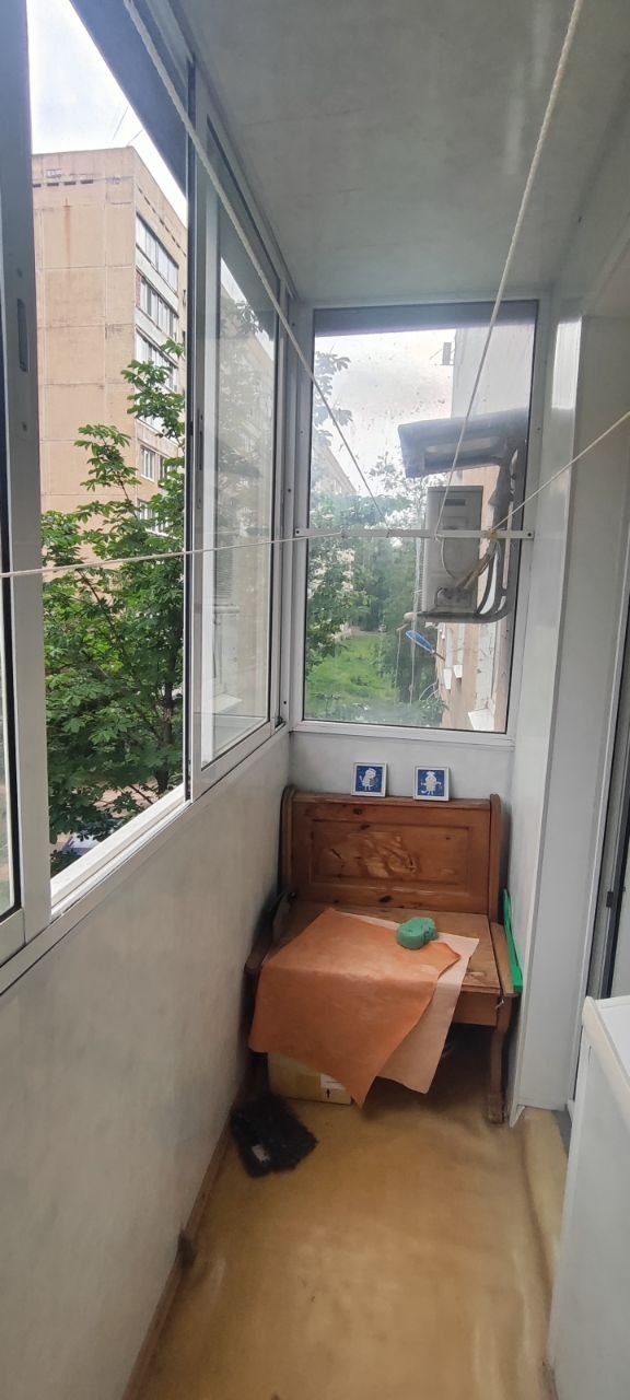 Продам 3к комнатную квартиру в Ленинском районе, ориентир Обжора. Документы в работе 3/9 этажки. 45 м2, кухня 6м2 О квартире: - состояние жилое; - окна металопластик - заменены водопроводные трубы - заменены частично трубы отопления - балконы застеклены Преимущества: - Адекватные и тихие соседи; - Остановка в...