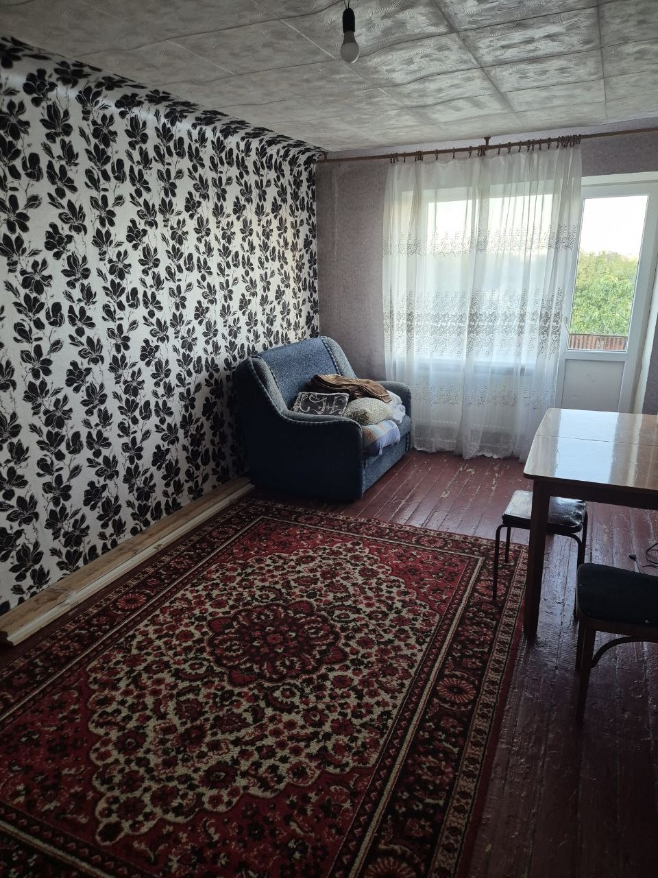 Продам 1-ком квартиру район машзавода, 4 этаж, не угловая, тёплая, рядом школа, магазин, детский садик, долгов нет, с документами всё впорядке цена 800 т.р., звоните на номер +79591020820 или пишите в телеграм +79592631951....